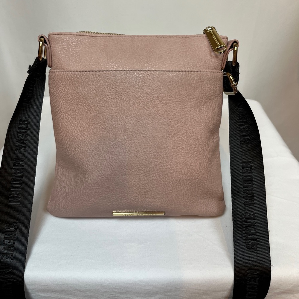 Steve Madden Light Pink Stamped Logo Crossbody. - Picture 2 of 10